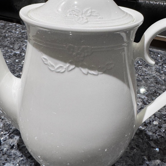 🫖 Vintage Elegant Villeroy and Boch Fiori White Porcelain Pot 🫖 - Picture 15 of 15